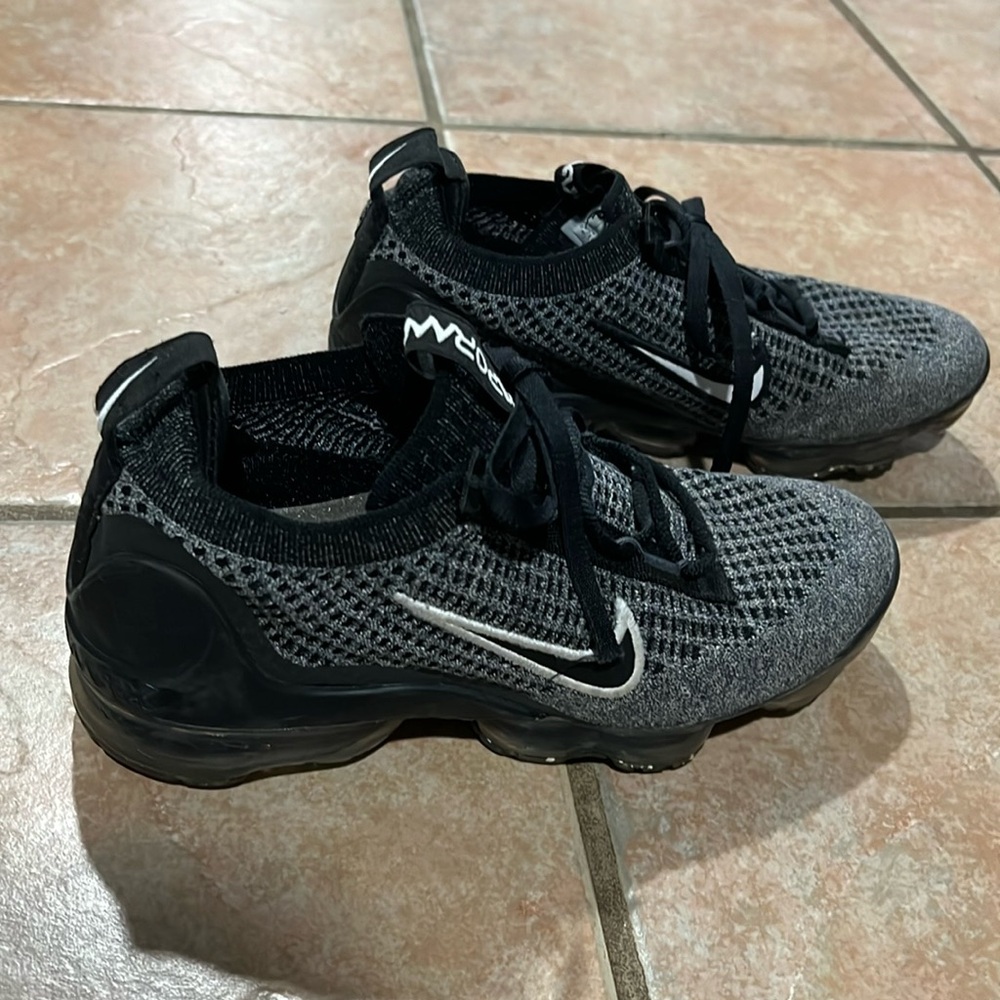 Nike air vapormax size 4.5 Boys